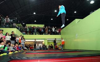 蹦床成人方便折叠视频,揭秘蹦床的便携折叠技巧